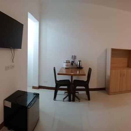 __Aplaridel Inn Suites__ Angeles Esterno foto